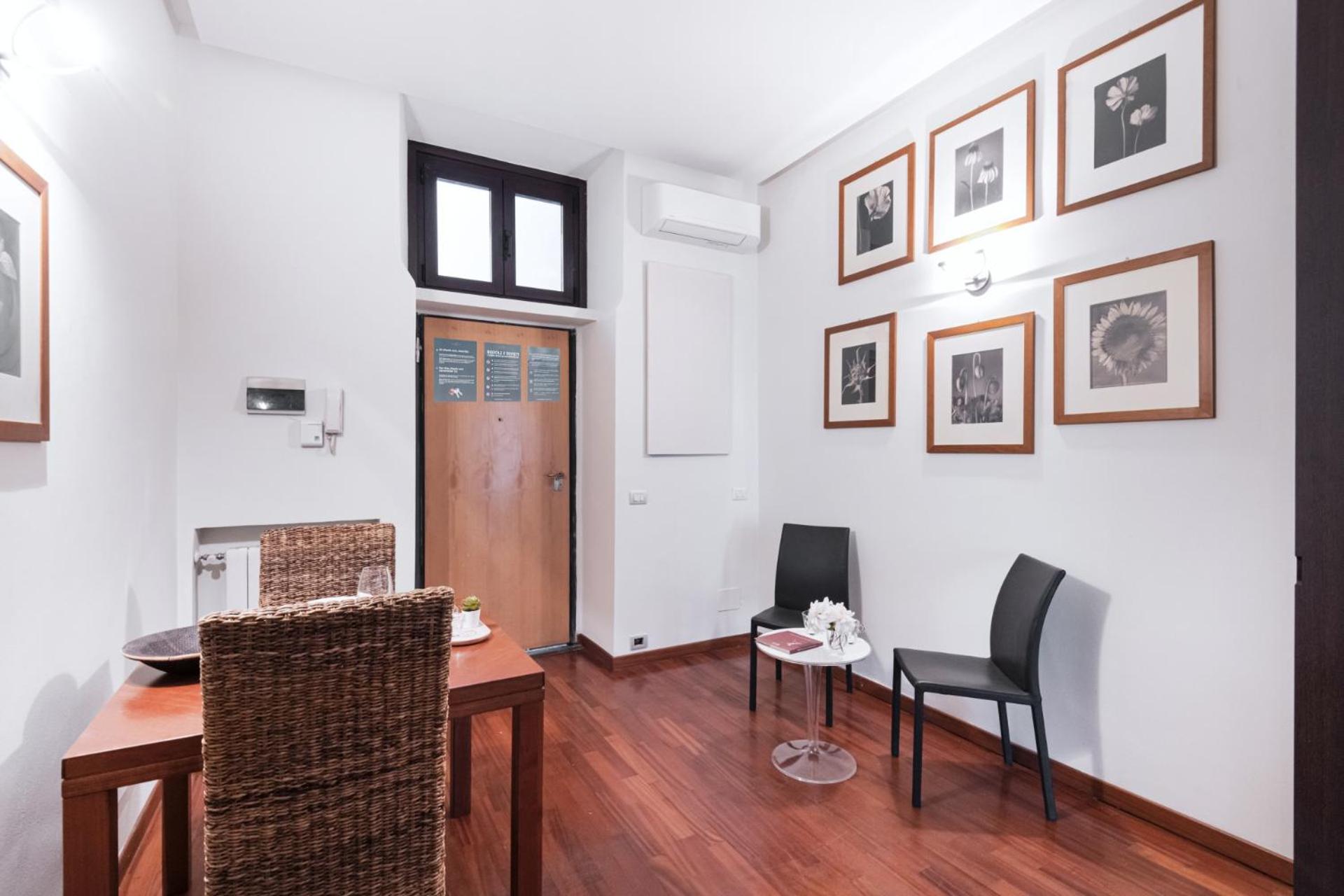 Easylife - Elegante In Moscova Milan